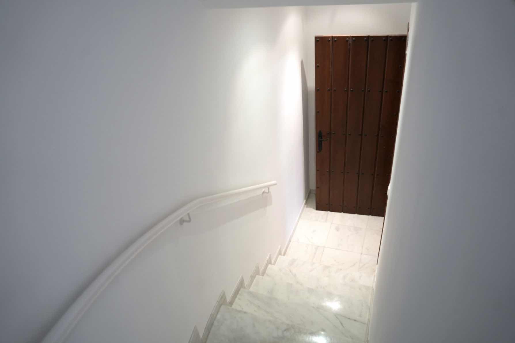 Bajada escalera - Rucapri - chalets pareados